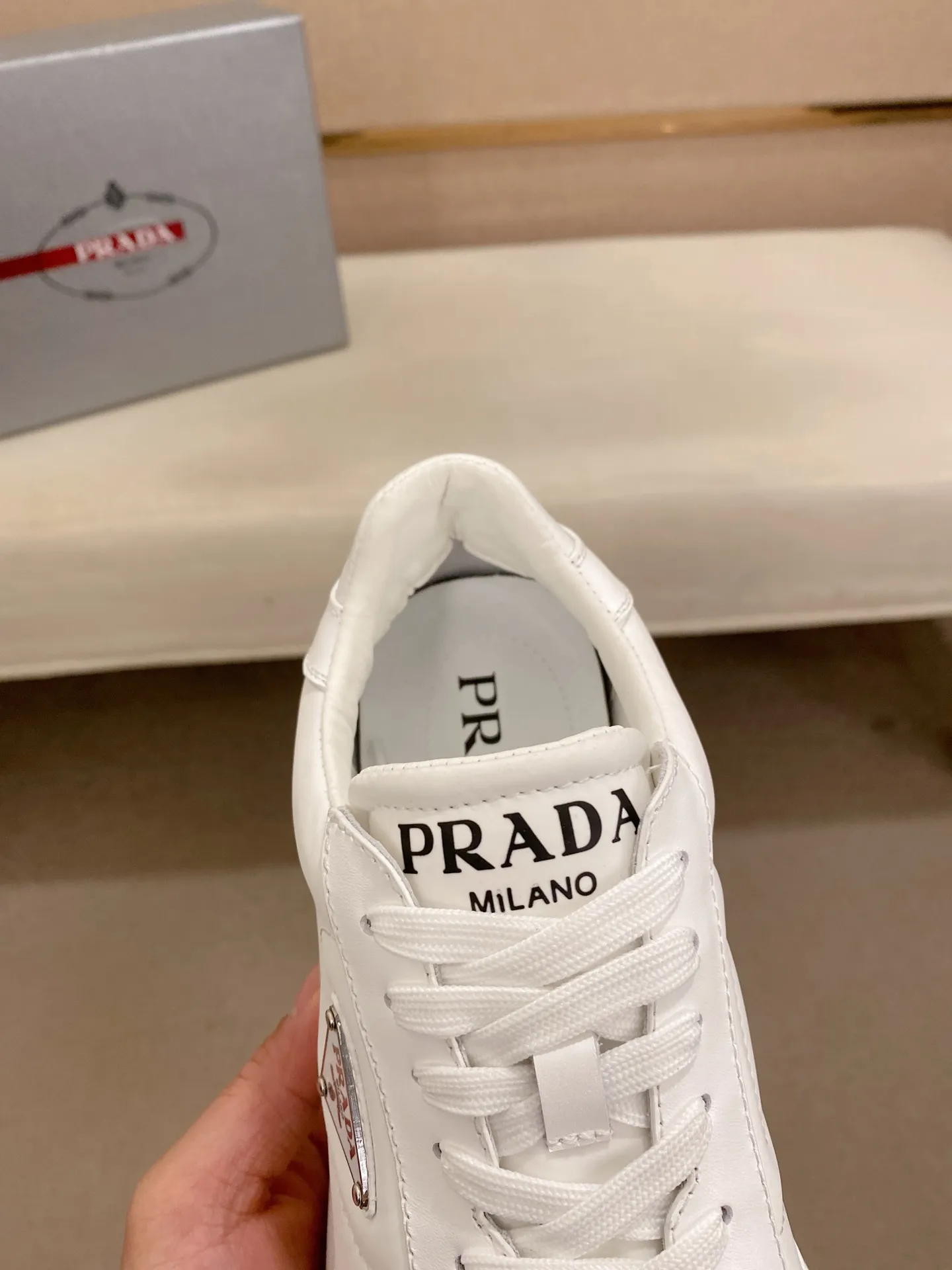 Men's shoes 💰 580💰 ✔️✔️✔️Higher version High-quality new PRADA (Prada) counters are launched simultaneously. The new men's shoes and 😘 fabrics are made of high-tech glue-spraying technology. Lining: Full cowhide lining. 👍🏿 High-end ☄️ air-cushion molded anti-slip rubber outsole, exquisite lines, simple and elegant, comfortable and high-end for leisure travel. Code number: 38 to 44 (45 can be customized and cannot be returned or exchanged)